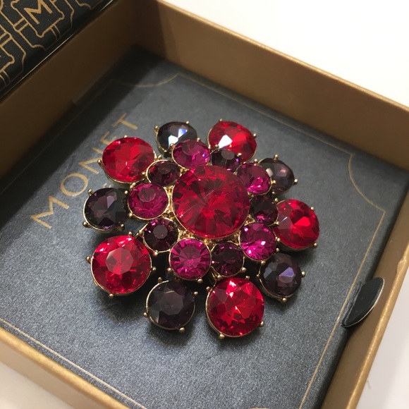 Monet Jewelry - Stunning Monet Brooch